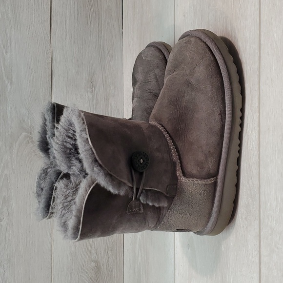 Ugg Australia Kids Girls Bailey Button Leather Sheepskin Boots shoes sz 3 - Picture 2 of 14